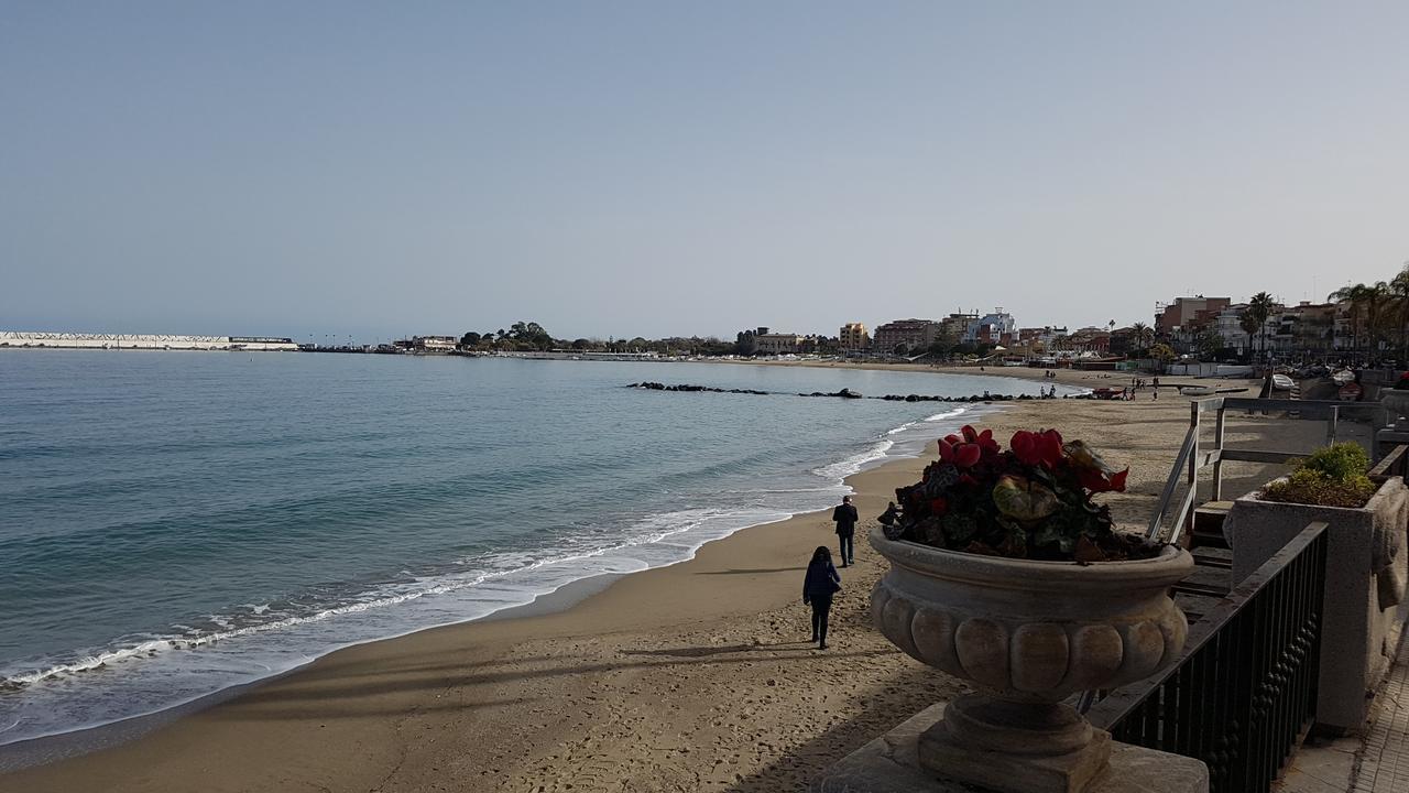 Ines Bed And Breakfast Giardini Naxos Exteriör bild