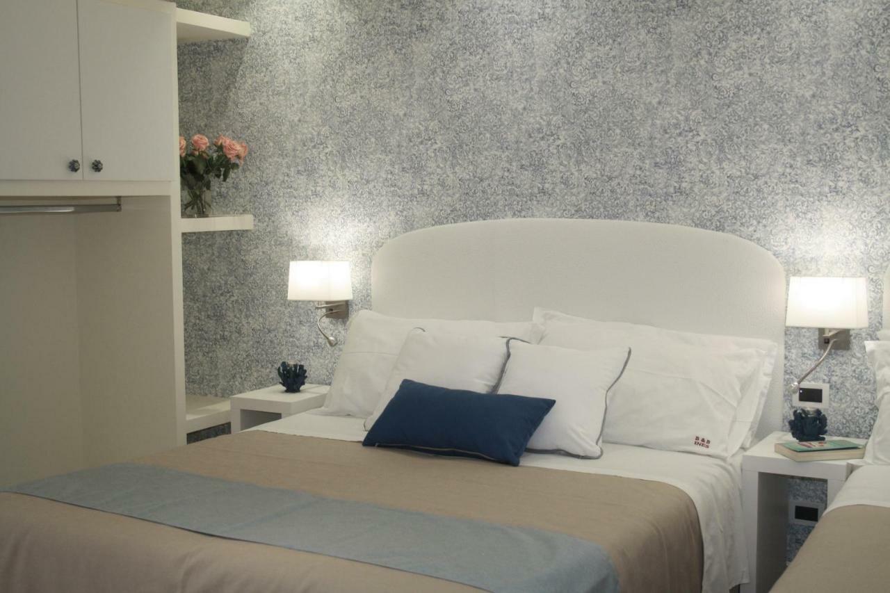 Ines Bed And Breakfast Giardini Naxos Rum bild