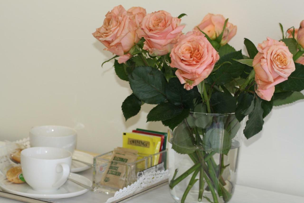 Ines Bed And Breakfast Giardini Naxos Rum bild